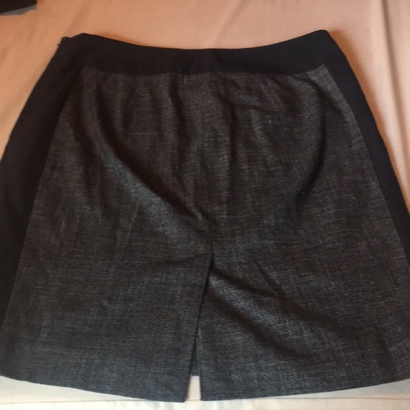 Navy skirt - Picture 3 of 3